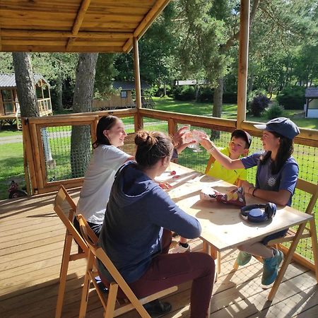 Lacustra Cabanes accessibles en canoé et Chalets tout confort Flayat Extérieur photo