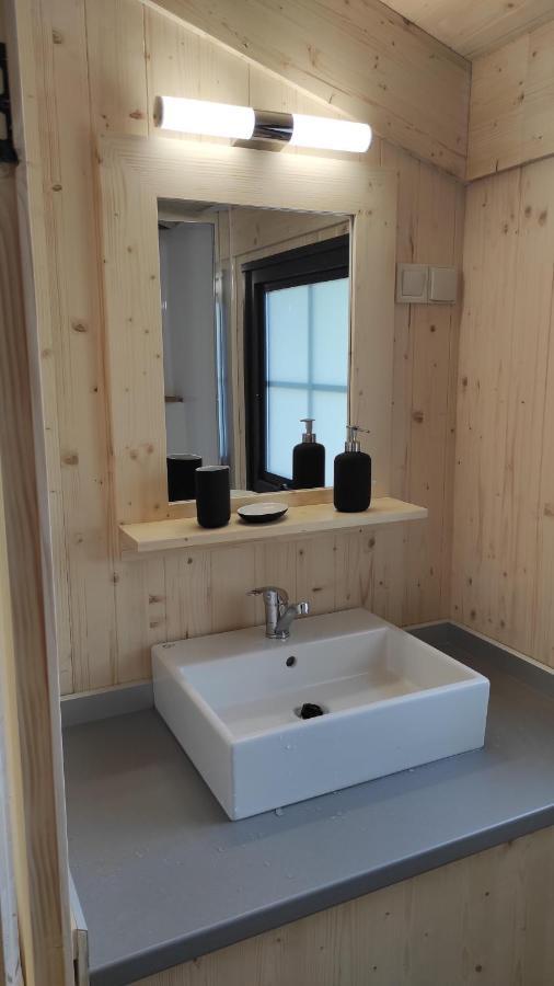 Lacustra Cabanes accessibles en canoé et Chalets tout confort Flayat Extérieur photo