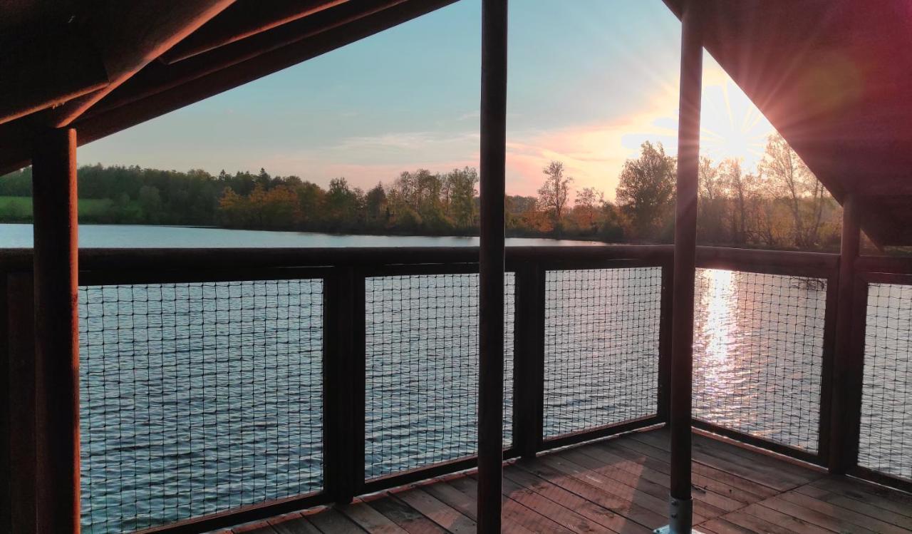 Lacustra Cabanes accessibles en canoé et Chalets tout confort Flayat Extérieur photo