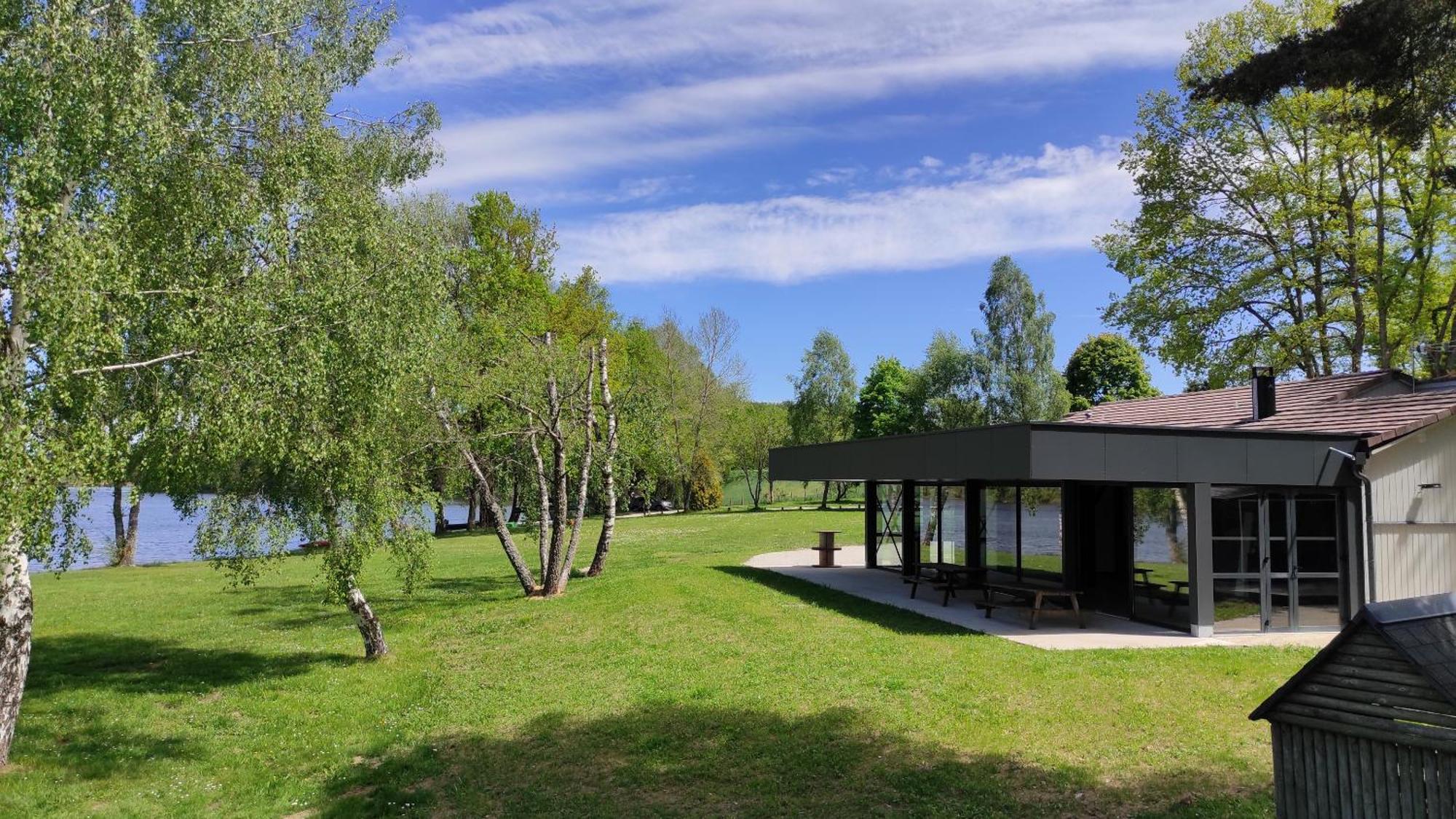 Lacustra Cabanes accessibles en canoé et Chalets tout confort Flayat Extérieur photo