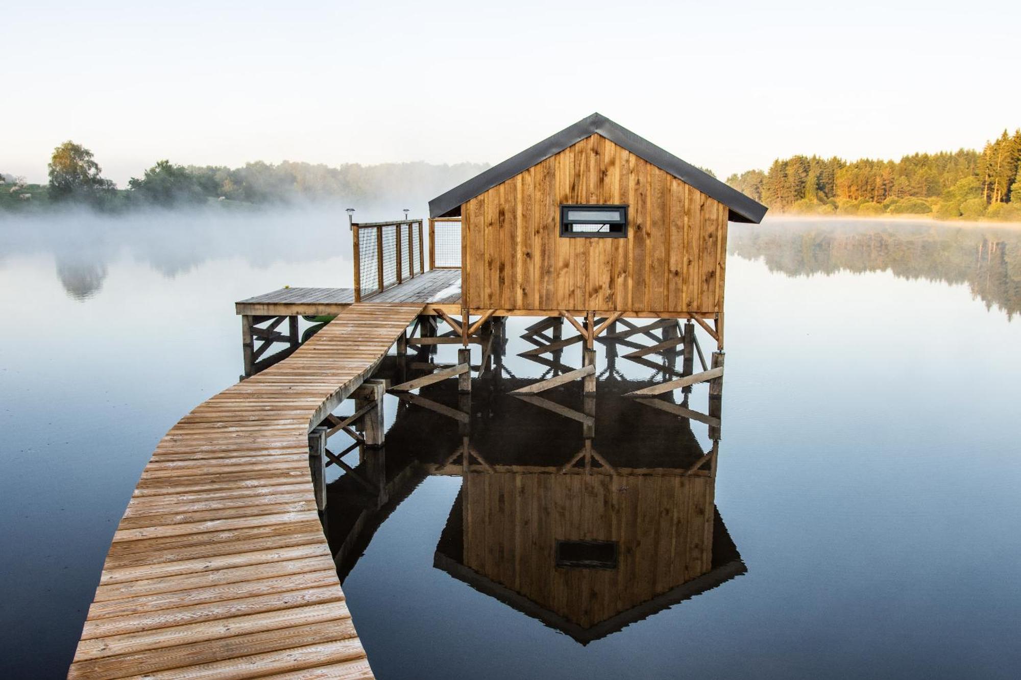 Lacustra Cabanes accessibles en canoé et Chalets tout confort Flayat Chambre photo
